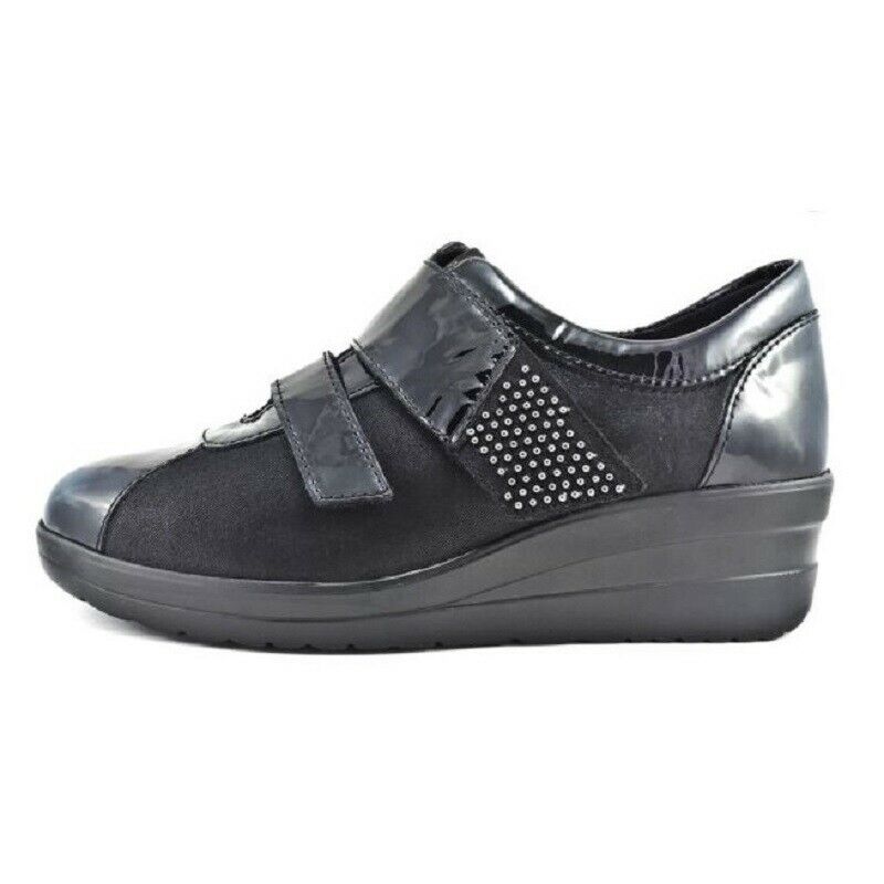 Cinzia Soft Art. IV5405C-EF 001 Sneakers per donna , Colore nero materiale elasticizzato fondo in gomma nero con zeppa 4,5cm.