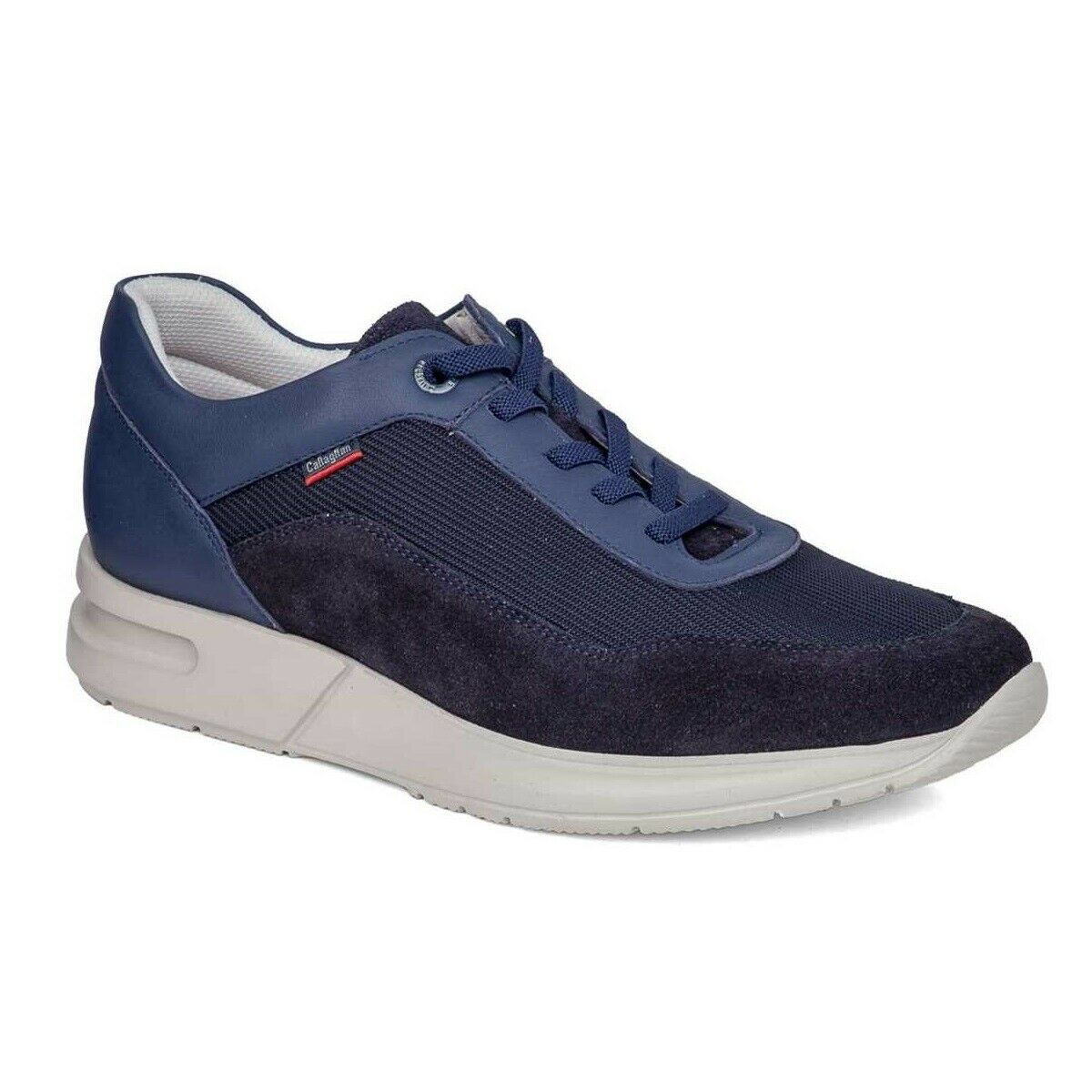 Sneakers stringate da uomo Callaghan modello 91311 fatte in pelle e tessuto. Colore blu. Fondo in gomma. Comode e casual.