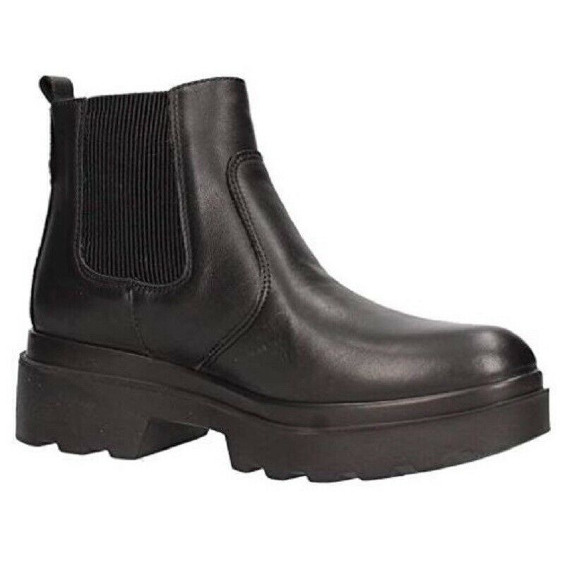 IGI&CO - Art. 4167400 -TronchettoIGI&CO - Art. 4167400 -Tronchetto Donna Beatles ,Colore nero, Materiale Pelle con tomaia in pelle, suola in gomma nero con altezza gambale di 12 cm e un tacco di 5 cm. Beatles ,Colore nero, Materiale Pelle con tomaia in pelle, suola in gomma nero con altezza gambale di 12 cm e un tacco di 5 cm.