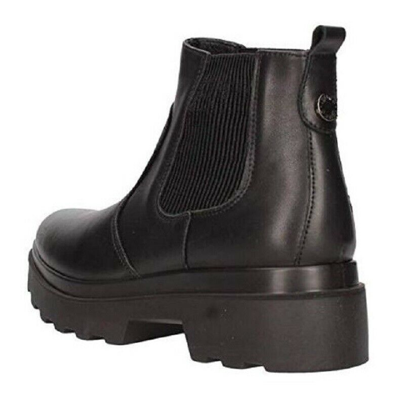 IGI&CO - Art. 4167400 -TronchettoIGI&CO - Art. 4167400 -Tronchetto Donna Beatles ,Colore nero, Materiale Pelle con tomaia in pelle, suola in gomma nero con altezza gambale di 12 cm e un tacco di 5 cm. Beatles ,Colore nero, Materiale Pelle con tomaia in pelle, suola in gomma nero con altezza gambale di 12 cm e un tacco di 5 cm.