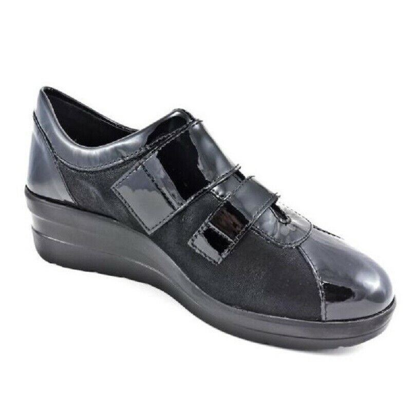 Cinzia Soft Art. IV5405C-EF 001 Sneakers per donna , Colore nero materiale elasticizzato fondo in gomma nero con zeppa 4,5cm.