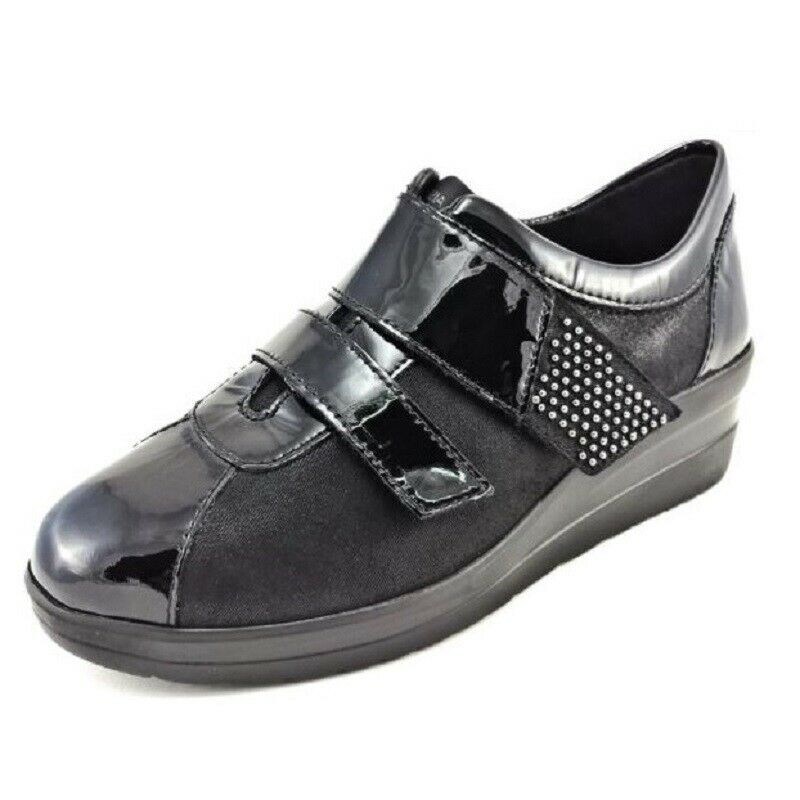 Cinzia Soft Art. IV5405C-EF 001 Sneakers per donna , Colore nero materiale elasticizzato  fondo in gomma nero con zeppa 4,5cm. 