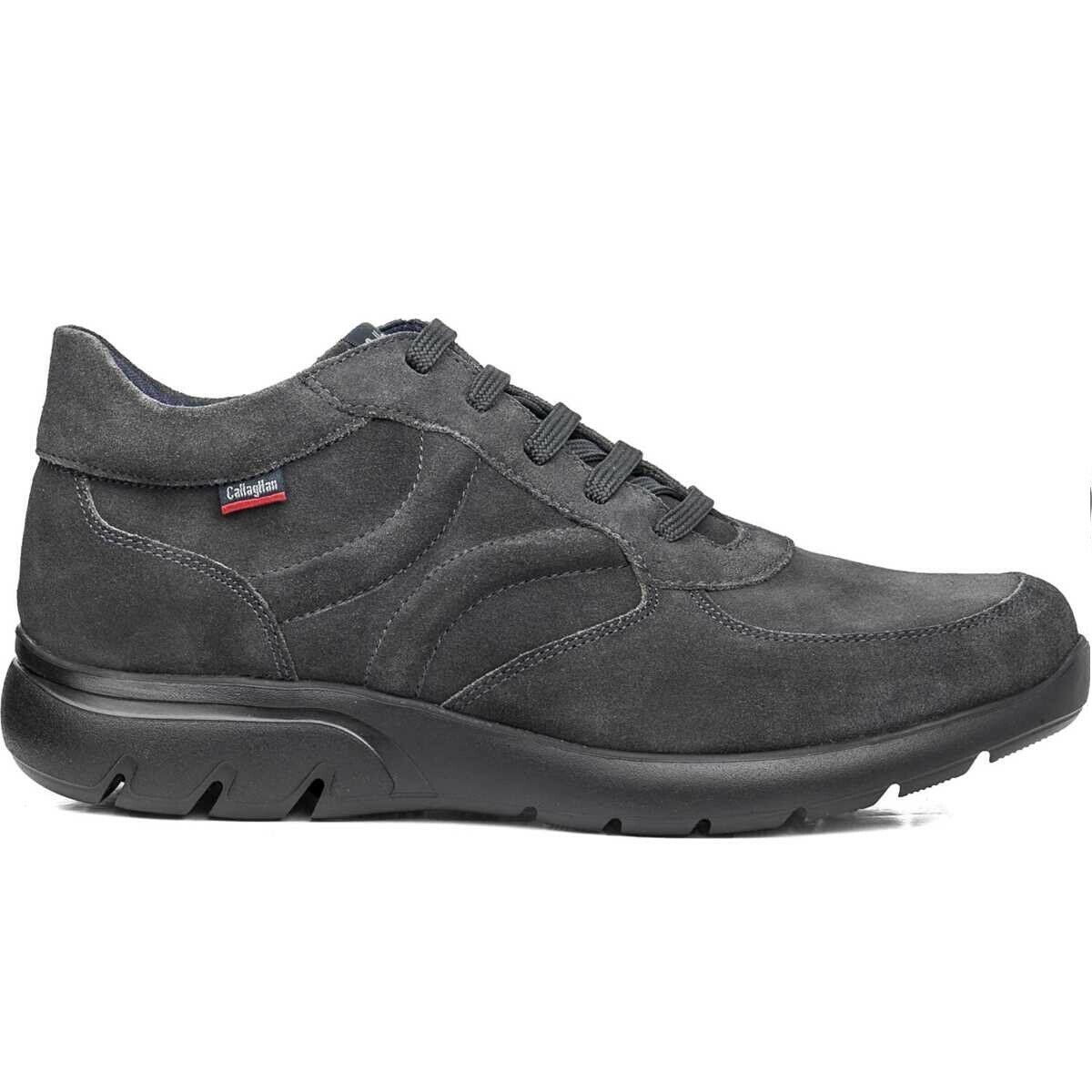 Callaghan polacchino uomo , Colore grigio ,Materiale Camoscio con fodera traspirante, soletta estraibile, chiusura con lacci, altezza tacco 3,5 cm