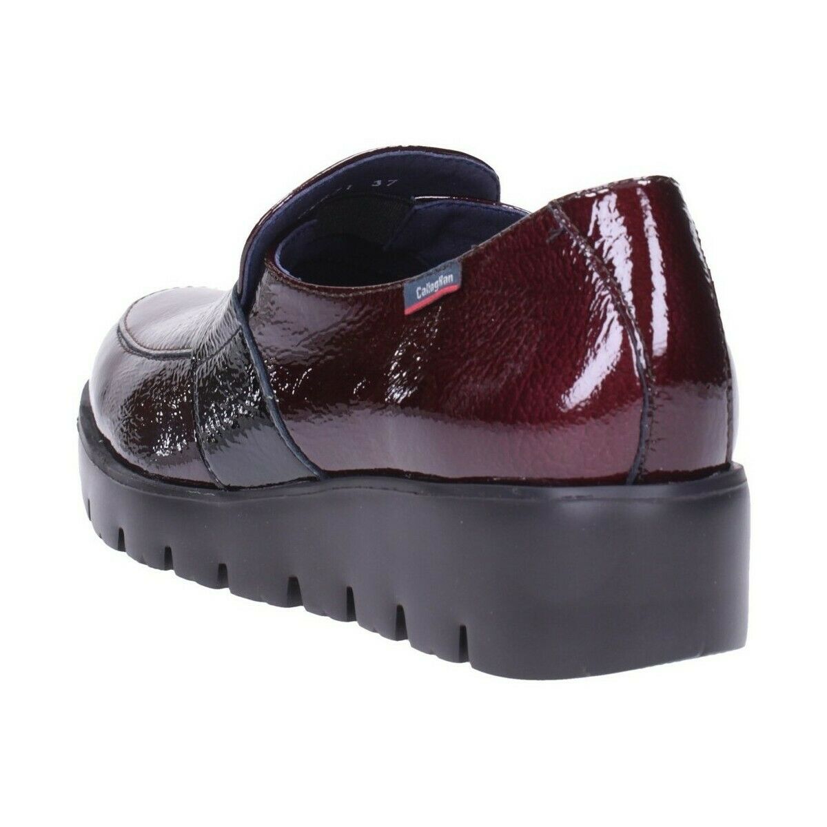 Scarpe casual Callaghan in pelle verniciata color bordeaux. Tomaia in pelle verniciata morbidissima.